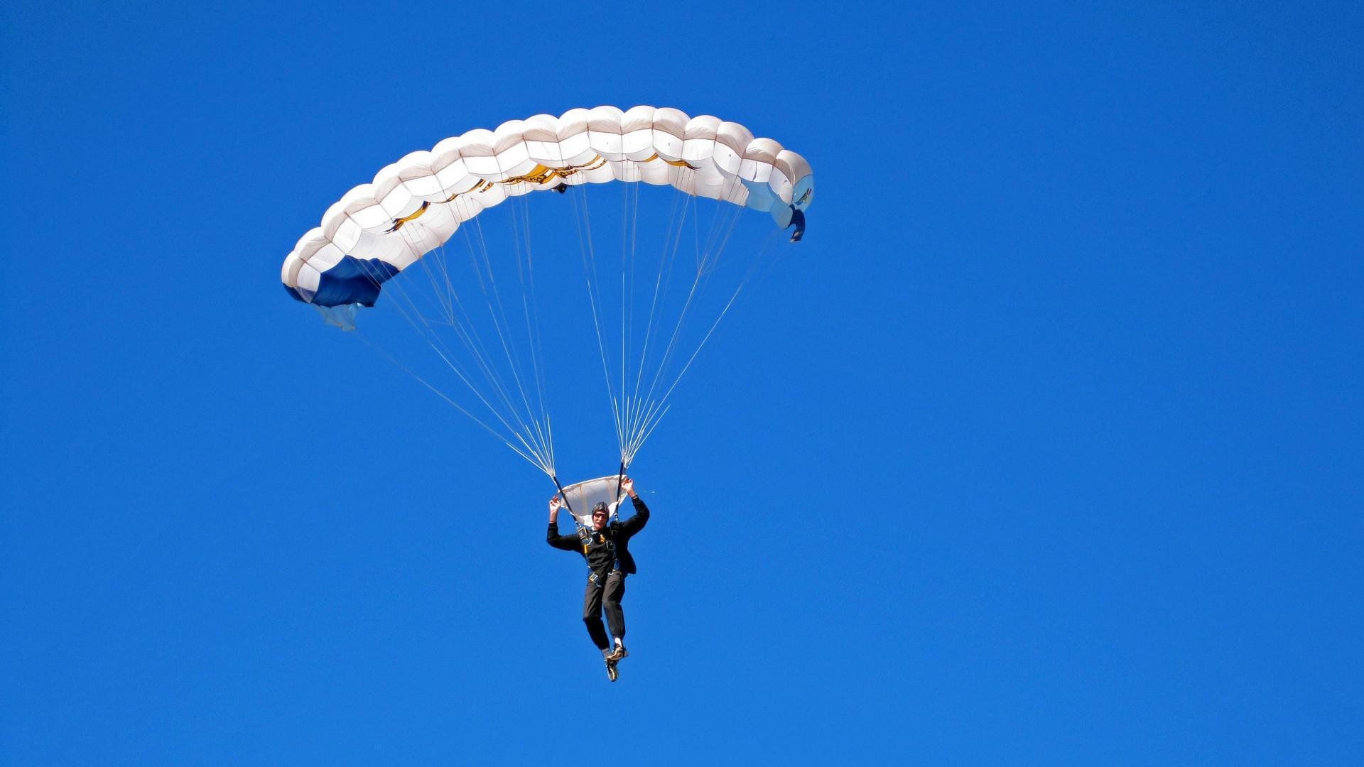 日本爱知县知事大村秀章出席闭幕式，接棒2026年亚运会主办权。，日本爱知县旅游攻略