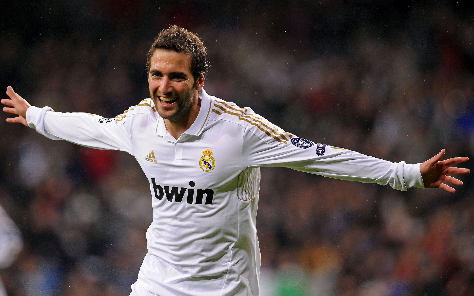 英格兰骑手丽莎·威尔逊在巴黎奥运会盛装舞步比赛中获得第十名，展现出色表现。